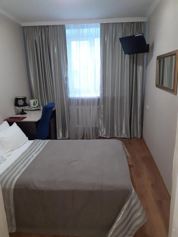 City Hotel Öskemen Bagian luar foto