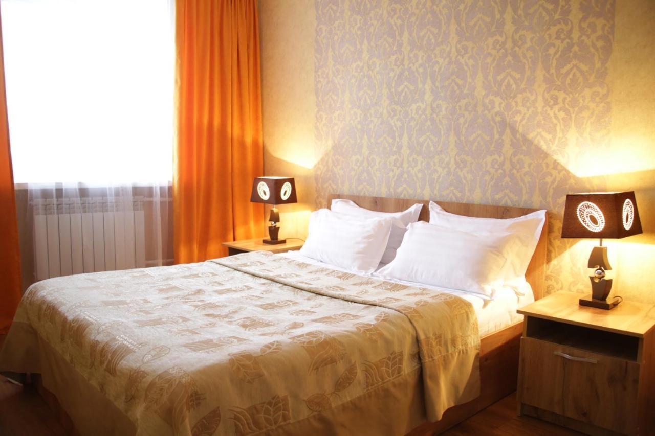 City Hotel Öskemen Bagian luar foto